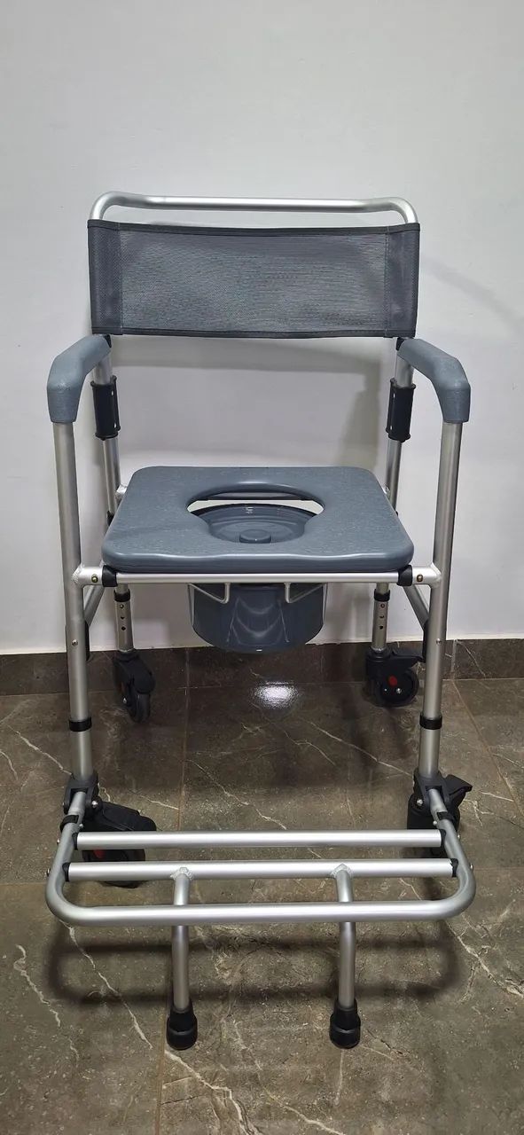 Cadeira de Banho com Rodas