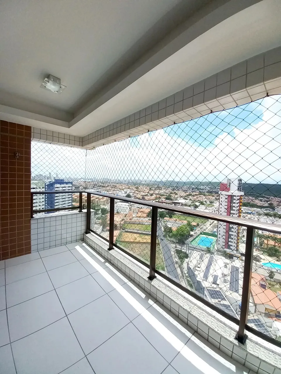 Excelente apartamento com 4/4 em Capim Macio