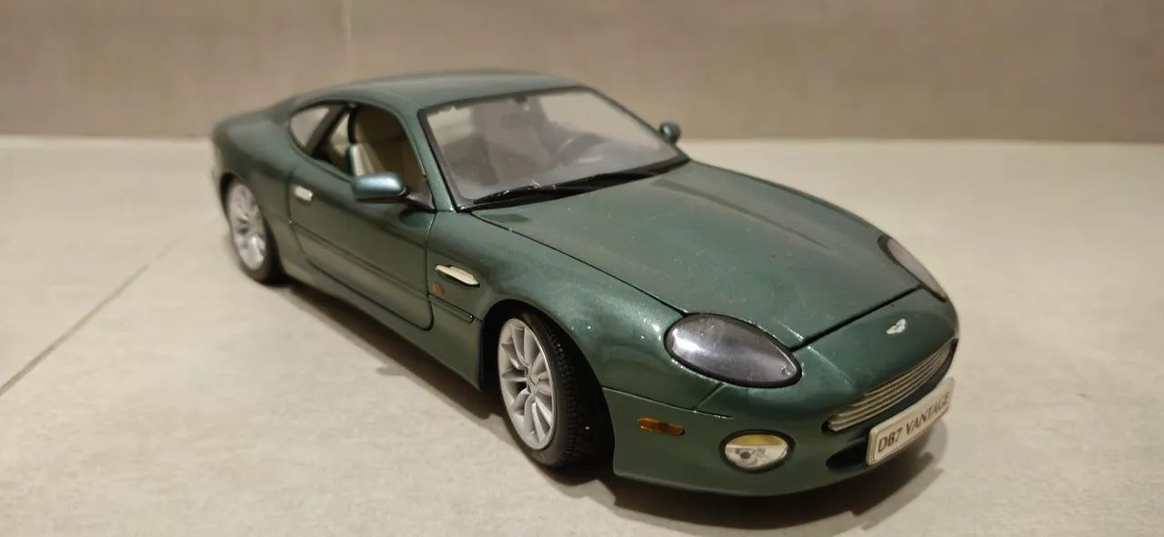 Miniatura Aston Martin Vantage 1/18 - Foto 2