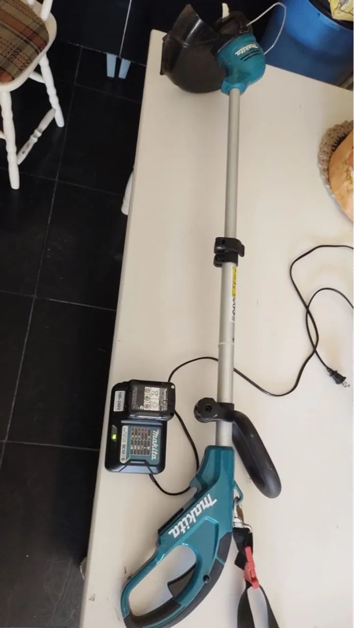 Roçadeira Elétrica Makita