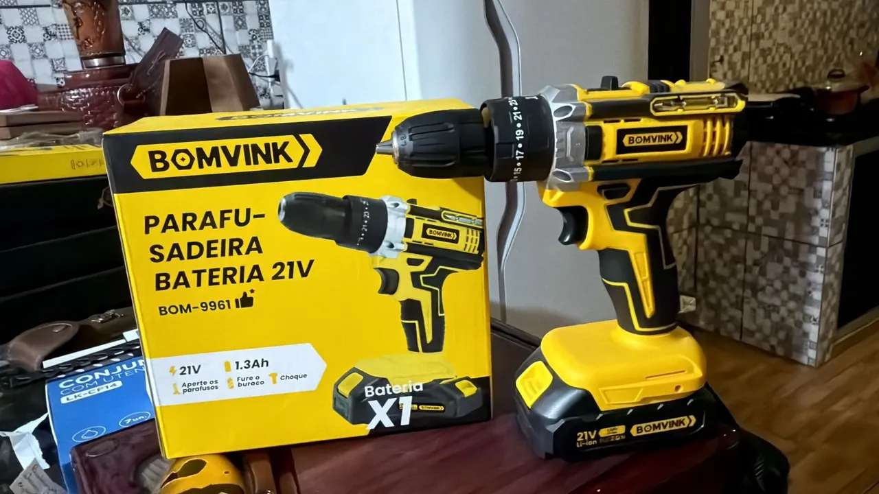 Parafusadeira/Furadeira de Impacto Bomvink 21V - Nova