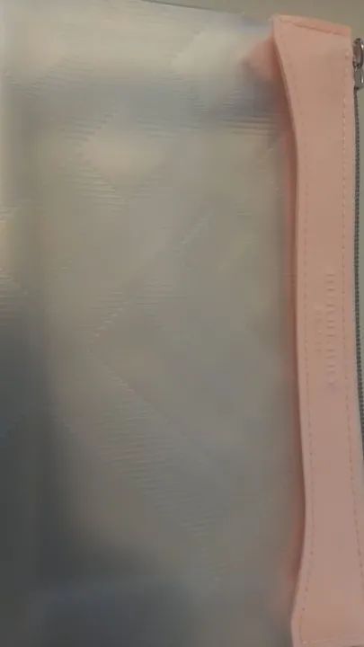 Necessaire Femina em Plastico Transparente com Detalhes Rosa