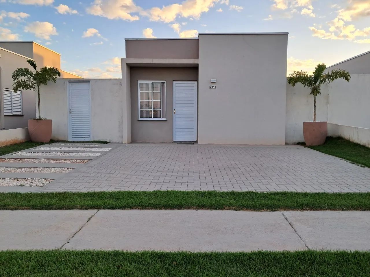 Casa em Condomínio, deixa pagar no nome!! Casa já financiada oportunidade. 