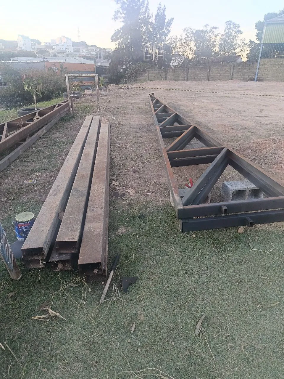 Estrutura Metálica para Construção - Vigas e Treliças