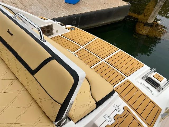 Lancha Focker 265 Cabinada com motor Mercruiser 300 HP - Foto 4