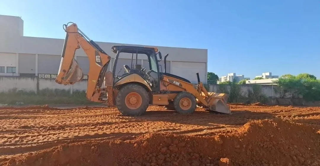 Retroescavadeira CAT 416E !