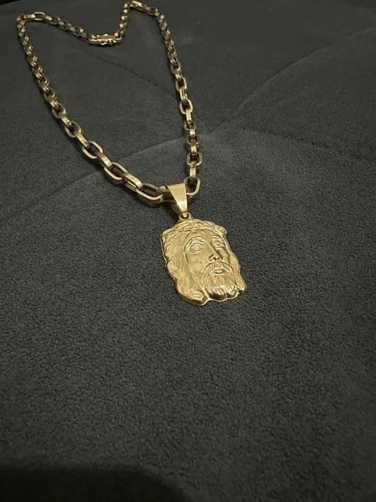 Cordão de Ouro com Pingente de Jesus