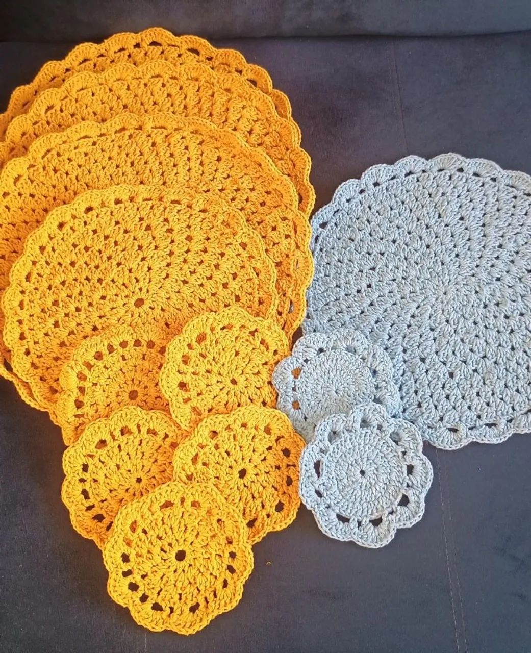 Conjunto de Sousplats e Porta-Copos de Crochê