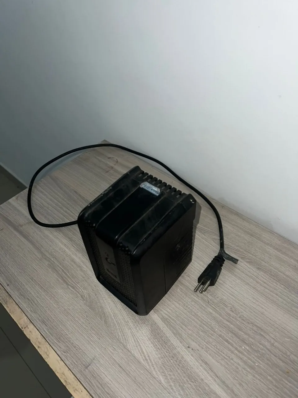 Estabilizador de Energia SMS Revolution Speedy 300VA Bivolt 4 Tomadas