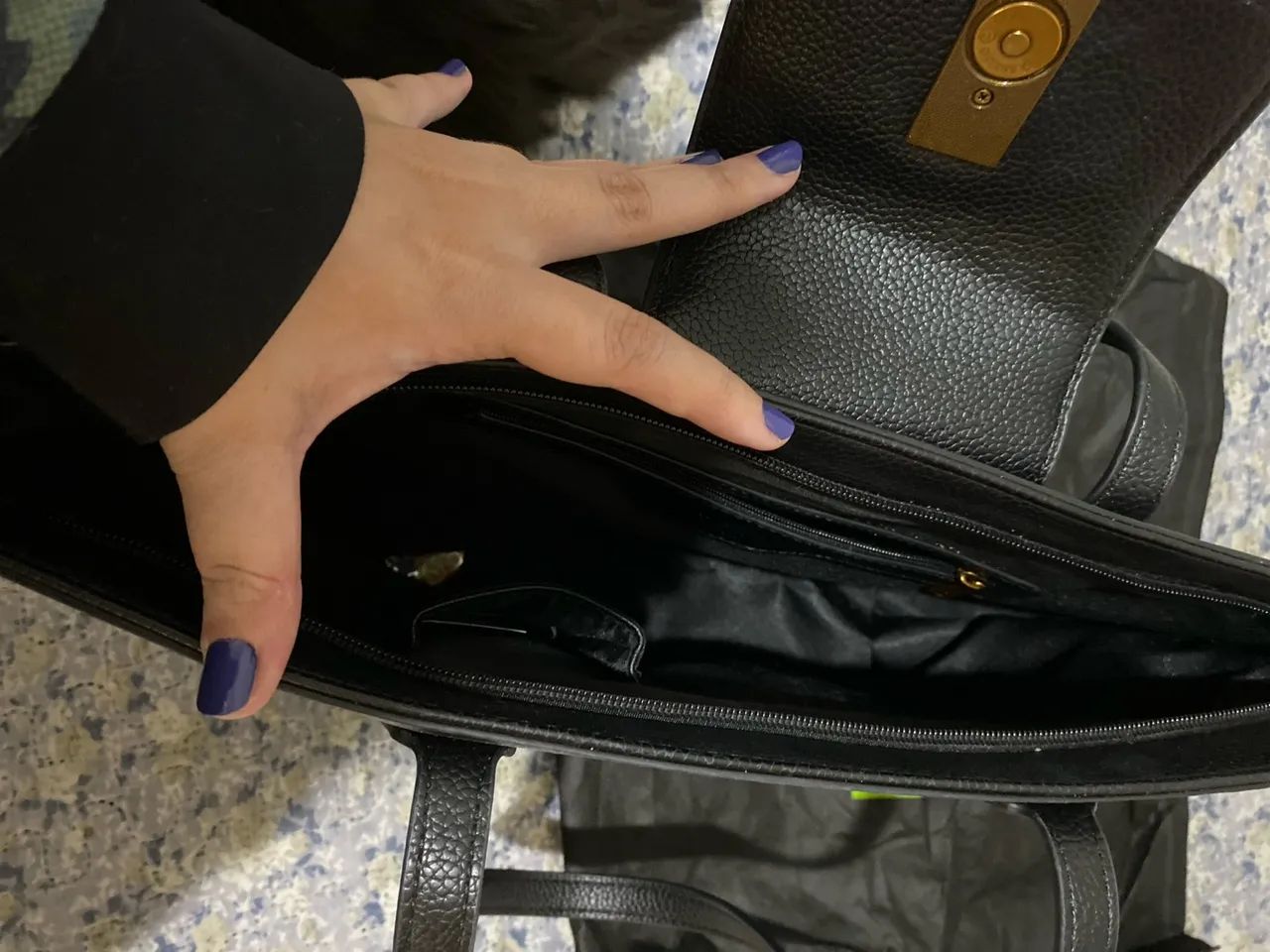 Bolsa Santa Lolla preta - Foto 5