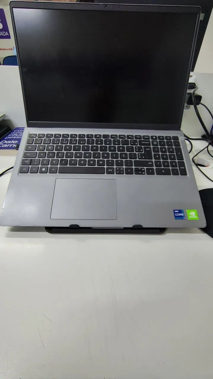 Notebook Dell  Vostro 3520 / Intel Core I7/!512 de SSD