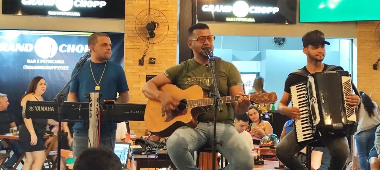 SHOW AO VIVO, VOZ E VIOLÃO. - Foto 4