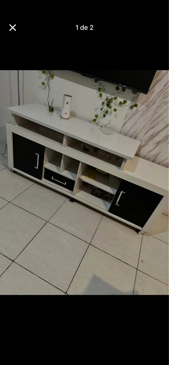 Rack de sala preto e branco