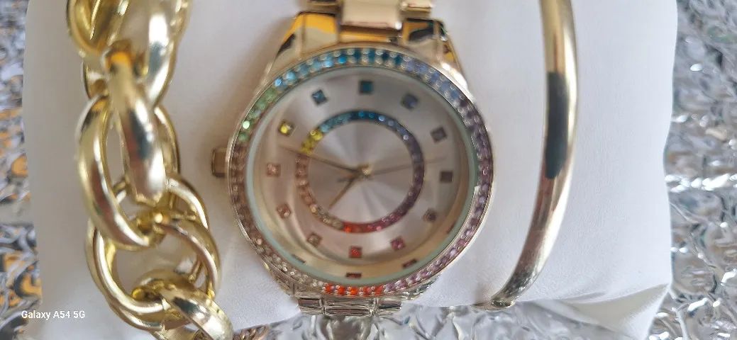 Relogio de pedrinhas e pulseira doirada lindo promocao  - Foto 4