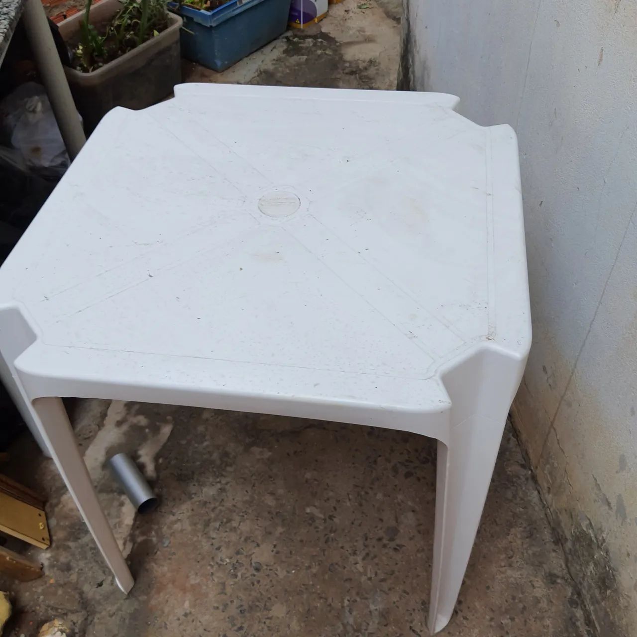 Mesa de Plástico com 4 Banquinhos