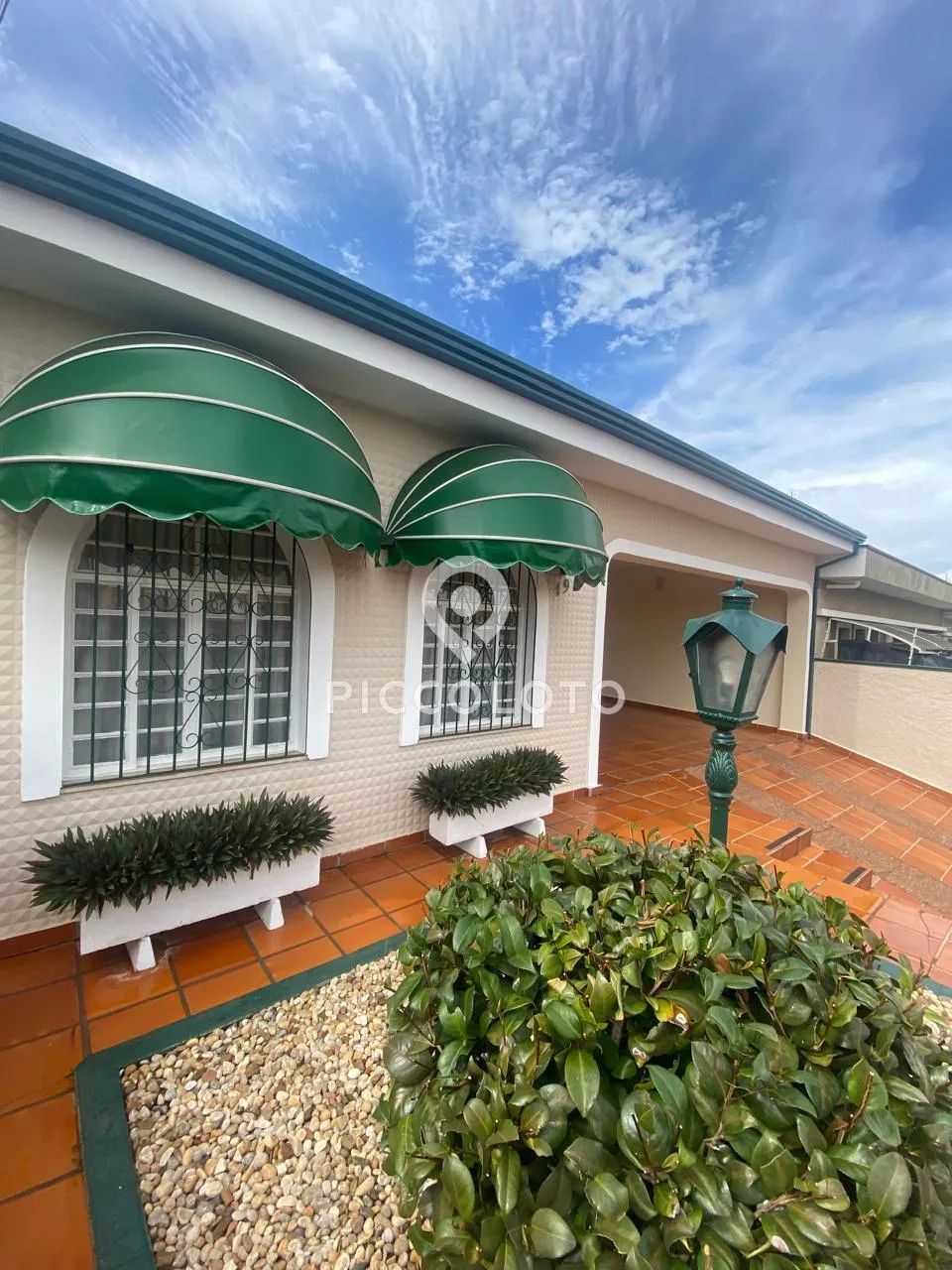 Casa para alugar em Campinas, Parque Taquaral, com 3 quartos, com 200 m² - Foto 2