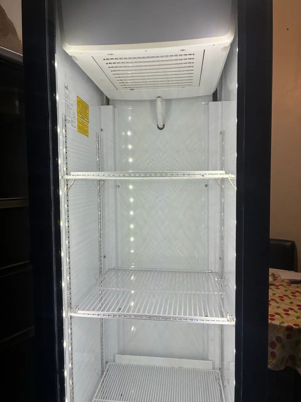 Freezer expositor slim com LED , 230 litros  - Foto 5