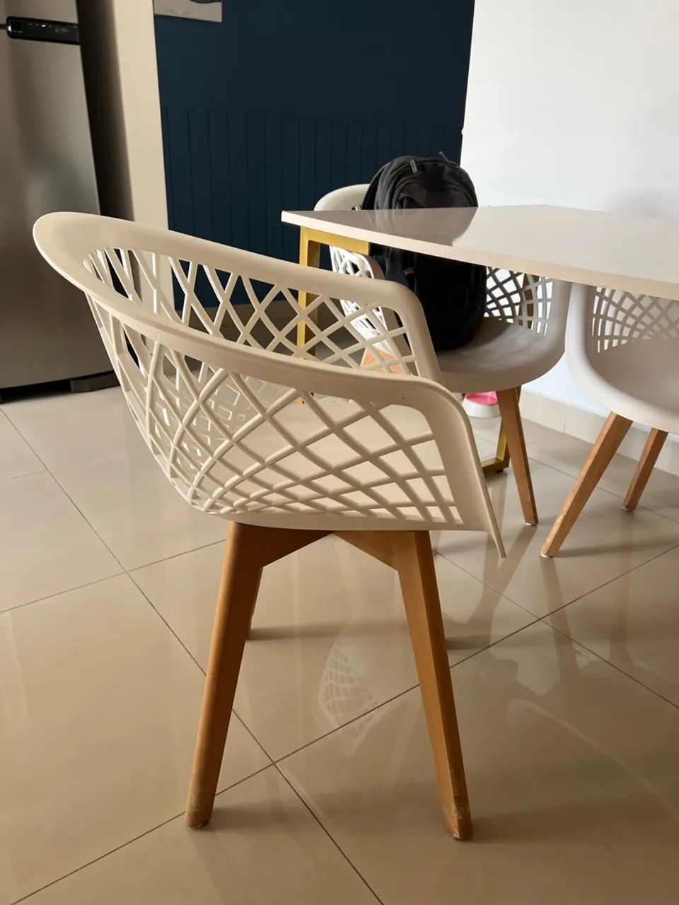 Conjunto mesa e 4 cadeiras  - Foto 3