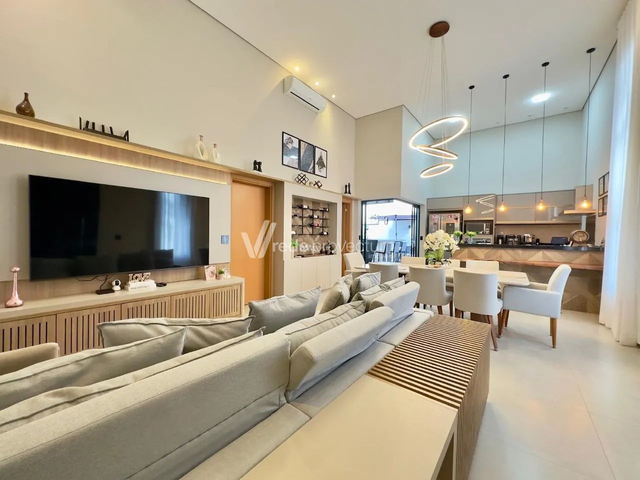 Casa à Venda em Condominio Valinhos