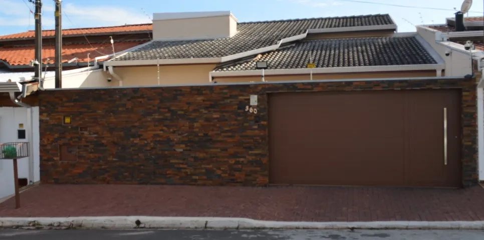 Casa Porteira Fechada