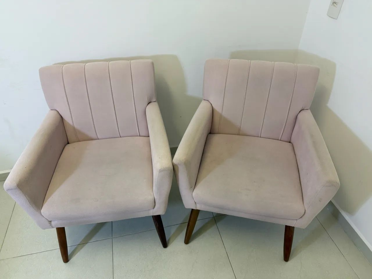 Vendo Par de Poltronas Estofadas - Foto 2