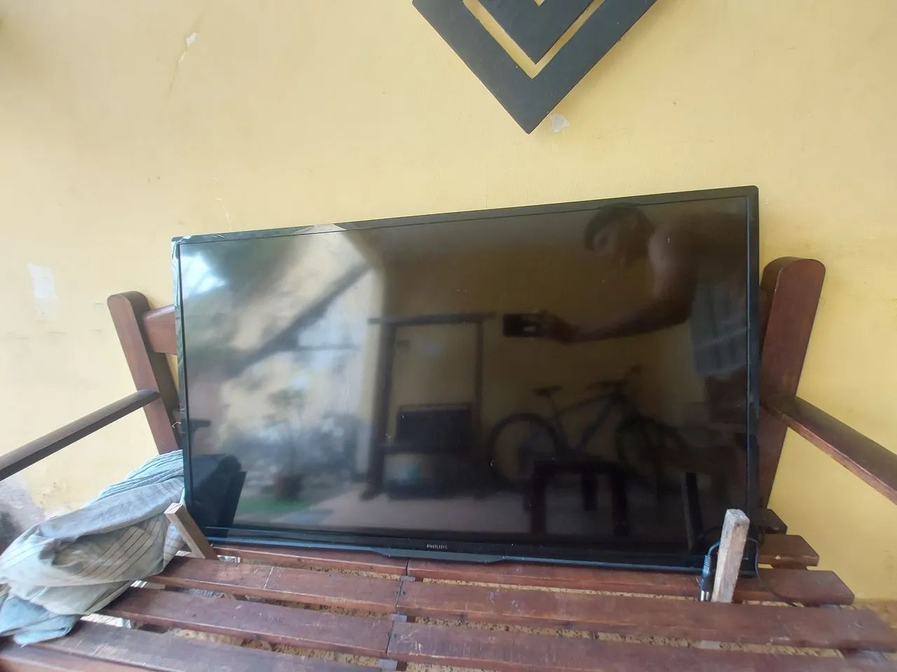 TV Philips 46" Full HD - Funcionando | Com Listra na Tela