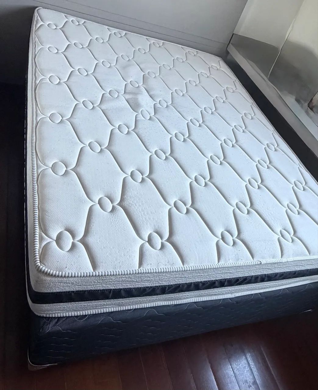 Vendo Cama Box - base + colchão 