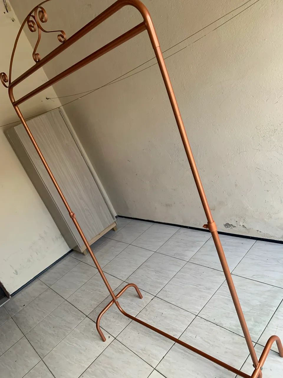 Arara de roupas Na cor Rose Gold 