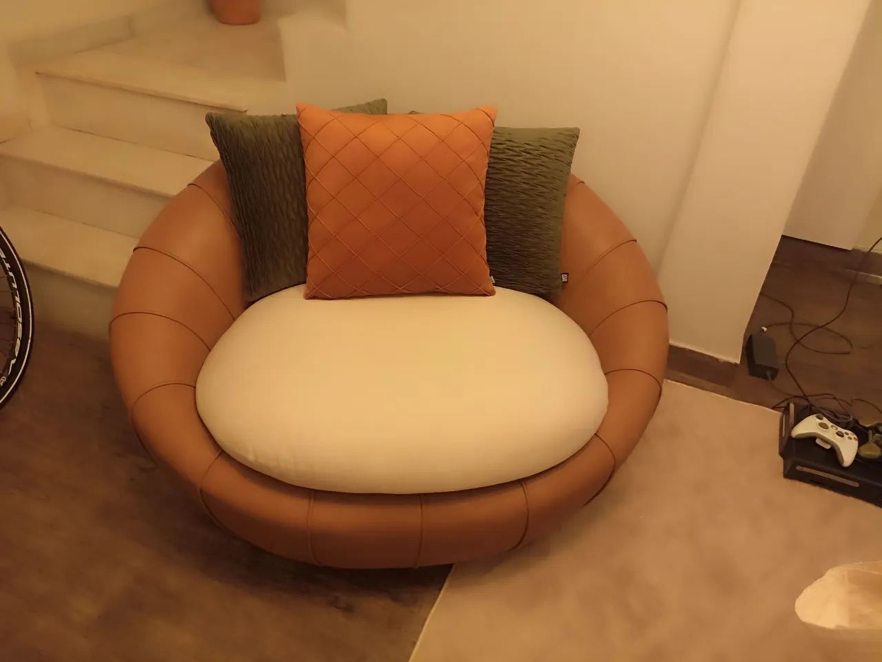 Poltrona Giratória - linho / couro. Aceito negociações. - Foto 4