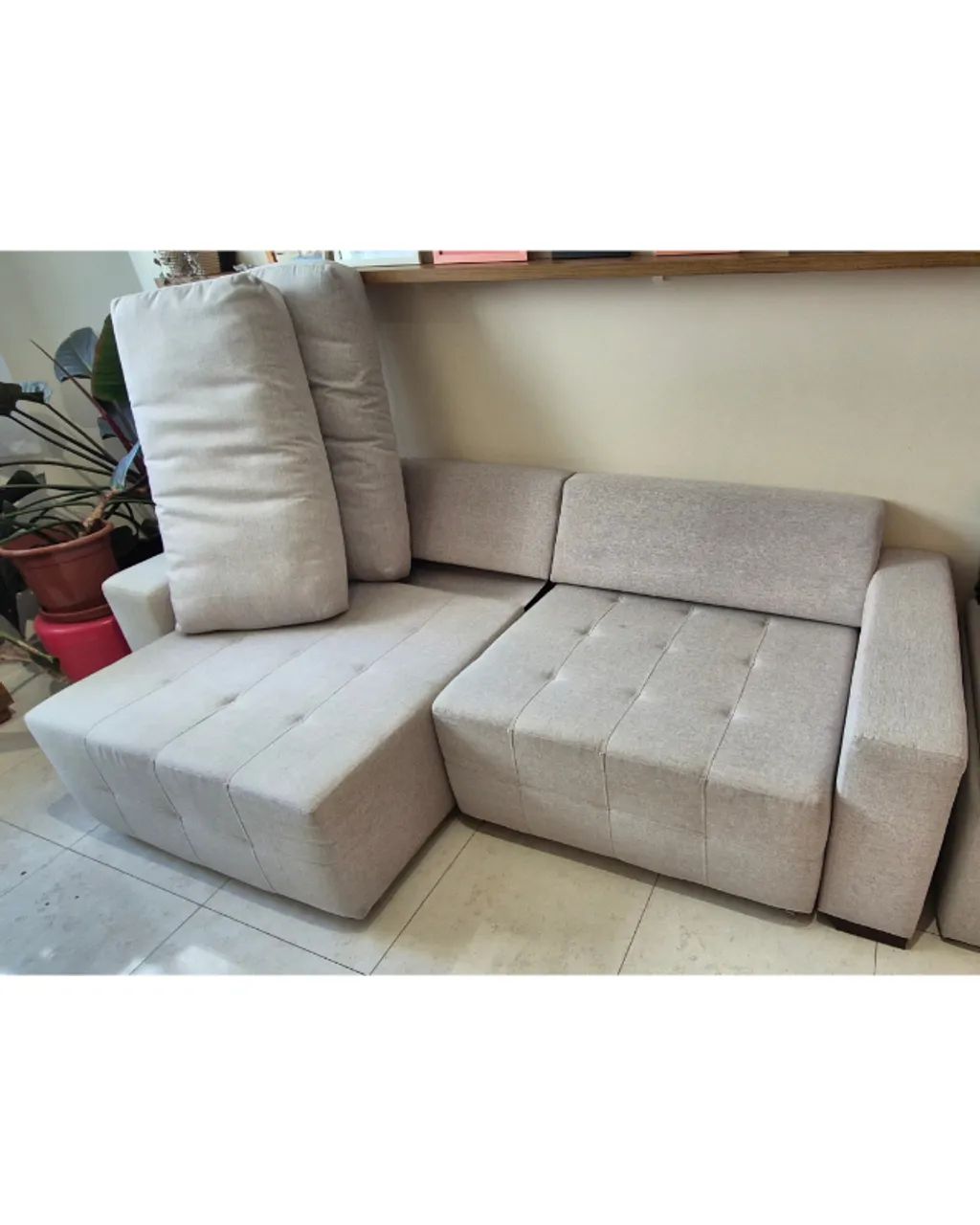 Sofá Retrátil Cinza Claro 2,40m com Baú Organizador - Foto 2