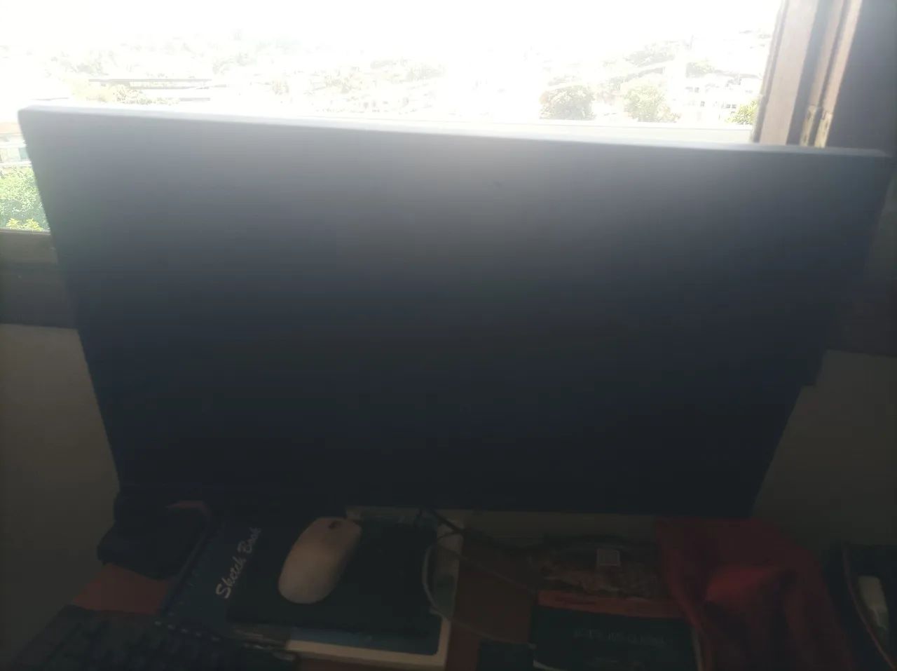 Monitor LG 24 Pol com braço articulado 