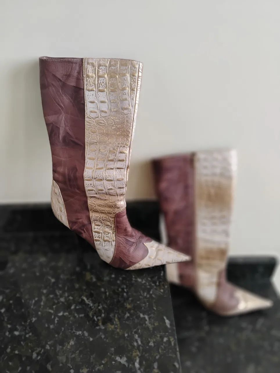 VENDO 1 BOTA FEMININA COURO - Foto 2