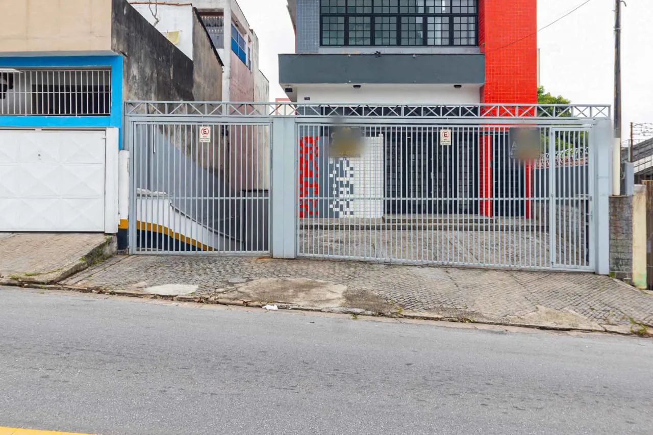 Prédio comercial na Rua Júlio Colaço, 371  295 m²