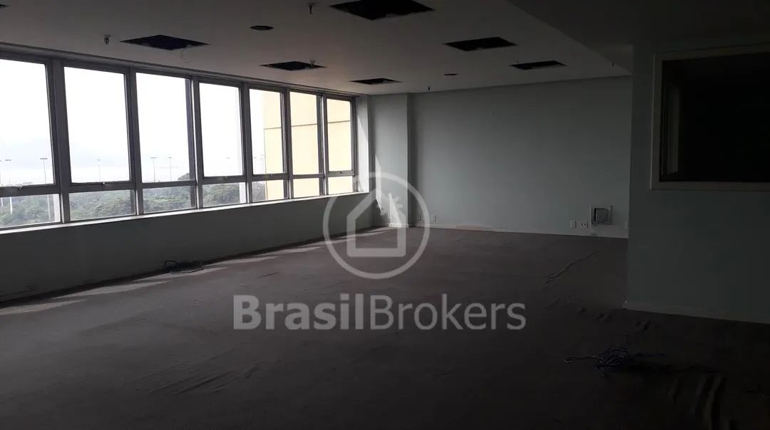 Sala comercial de 160m² com 3 vagas com localização privilegiada! - Foto 3