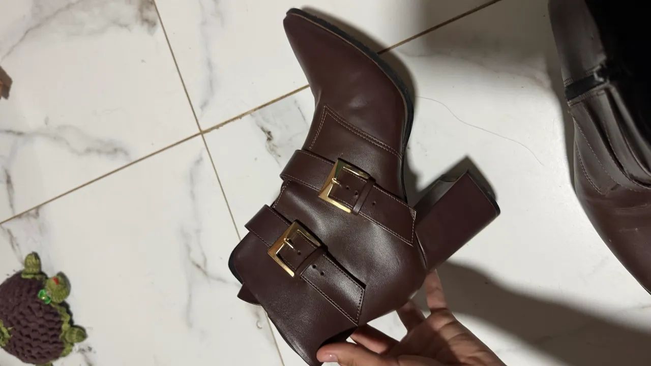 Bota da Constance tamanho 37 bem conservada  