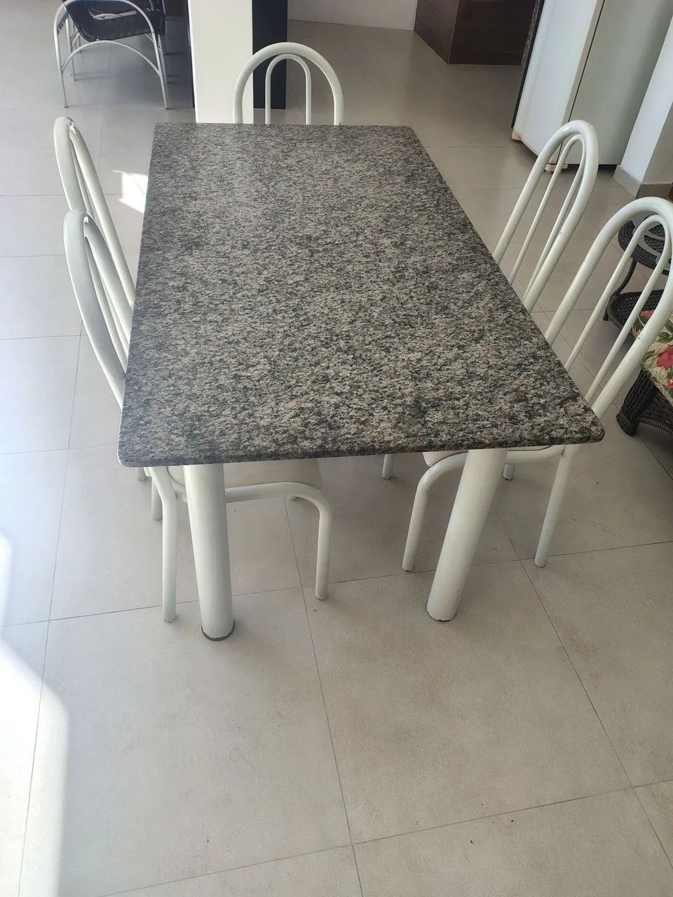 Mesa tubular com 06 cadeiras  - Foto 3