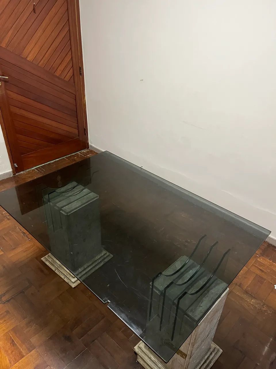 Mesa com base de mármore natural e tampo de vidro - Foto 2