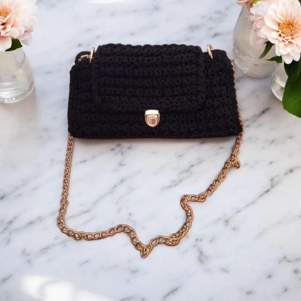 Bolsa Croche Preta Corrente Dourada