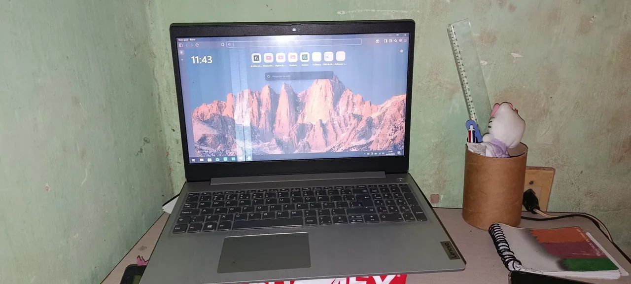 Vende-se notebook semi-novo 