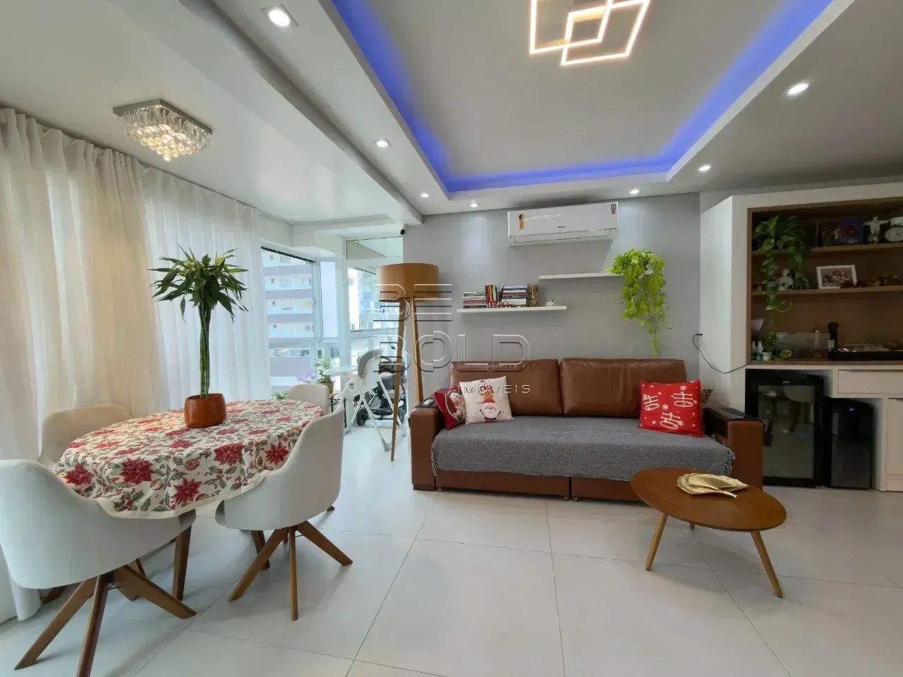 Apartamento amplo com 3 dormitórios no Kobrasol - Foto 3