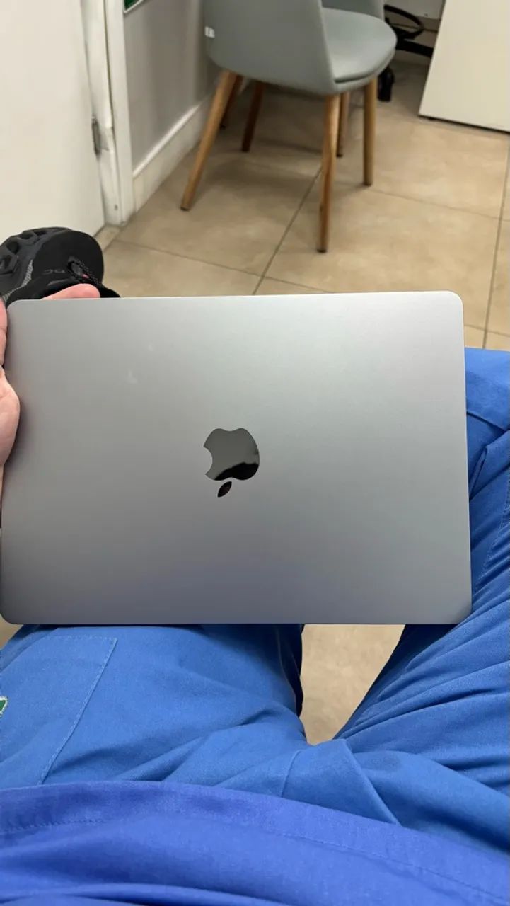 MAC BOOK AIR M3 8 GB de RAM e 256 GB SSD