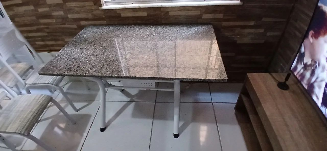 Mesa de jantar 4 lugares 
