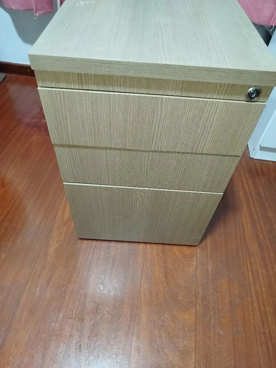 Mesa escritório com gaveteiro e cadeira  - Foto 5