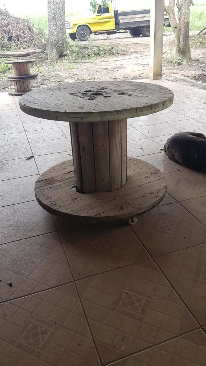 Mesas de carretel com rodas para movimentar 