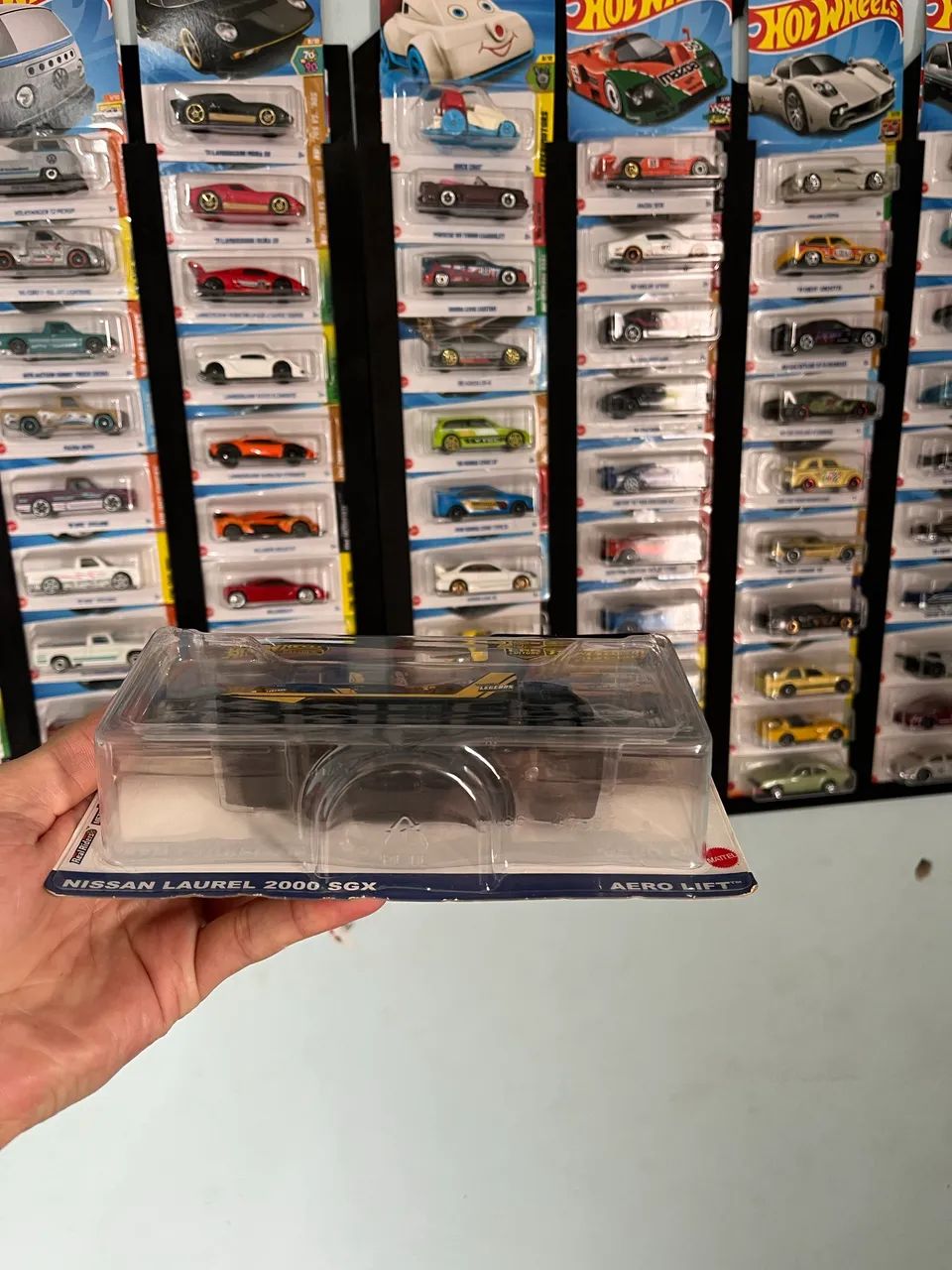 Hot Wheels Premium Team Transport Nissan Laurel 2000 SGX