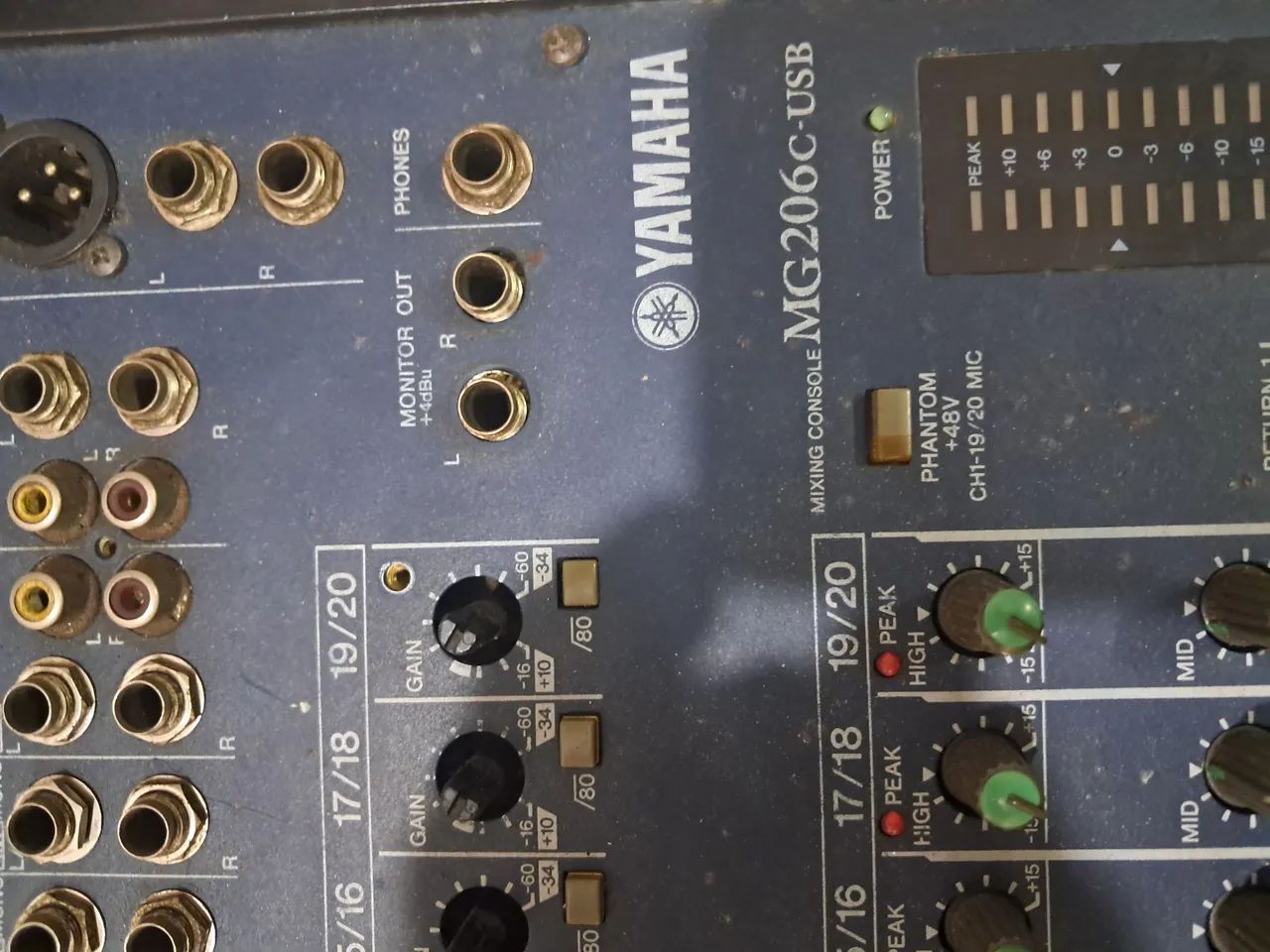 MESA DE SOM YAMAHA MG 206 c 