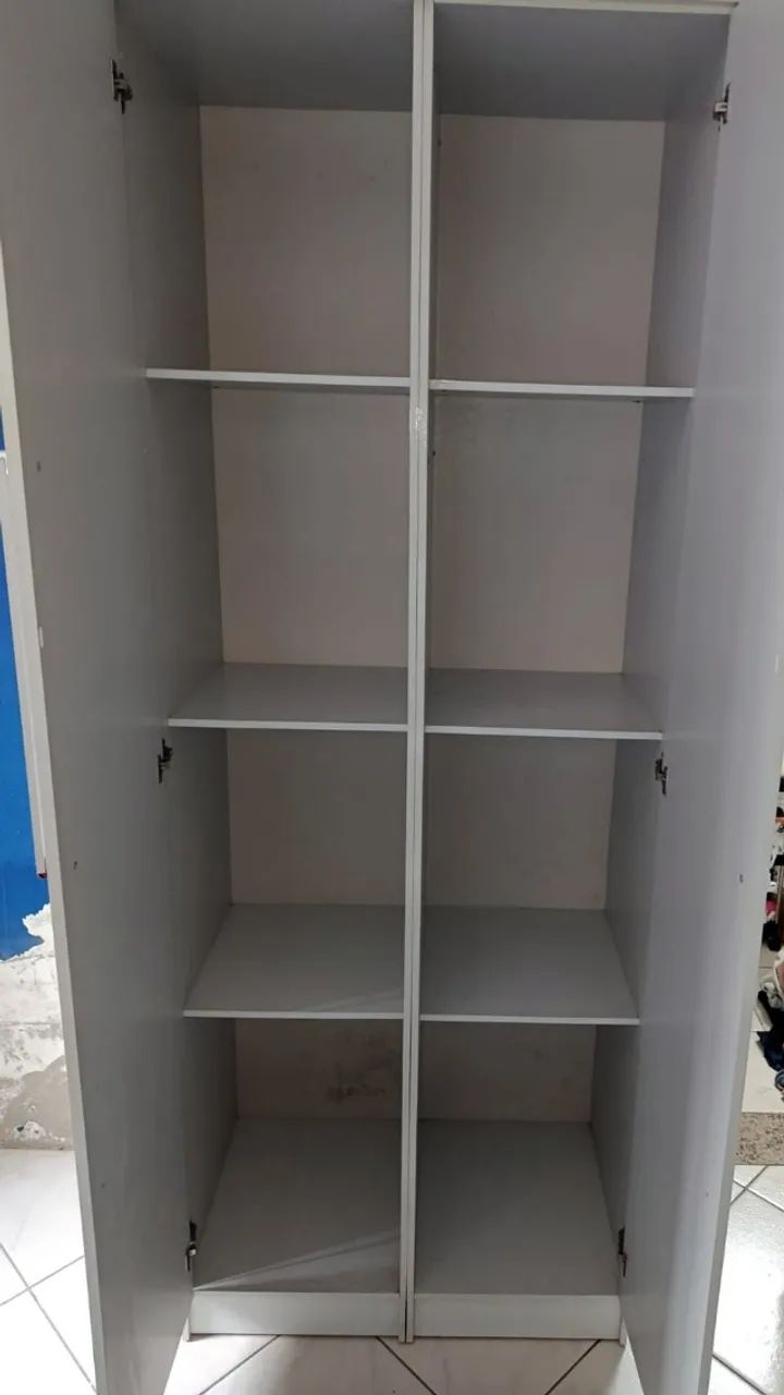 Guarda roupas / Armário com 2 portas e prateleiras - Foto 2