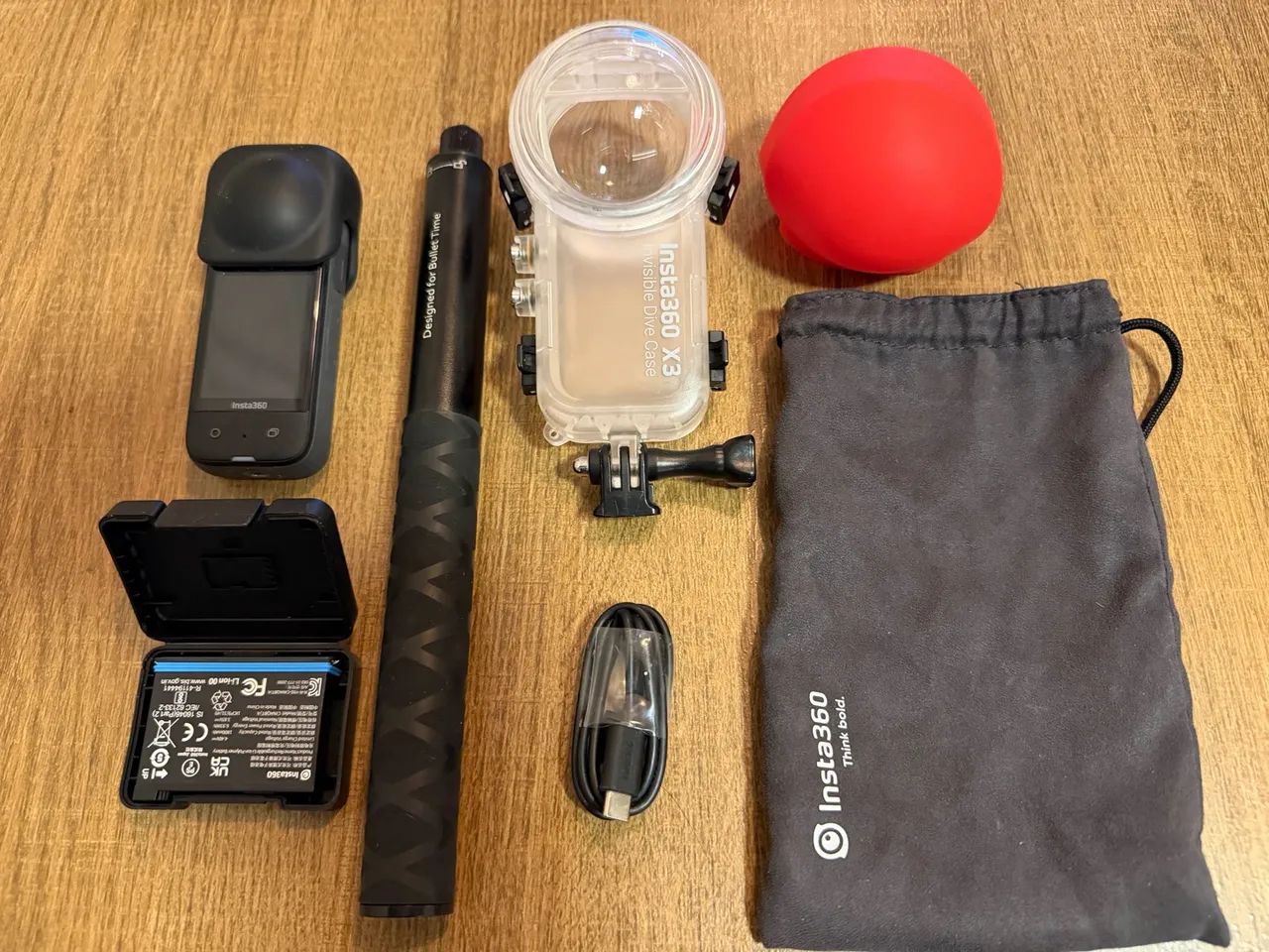 Câmera 360 Insta360 x3 usada com acessórios 