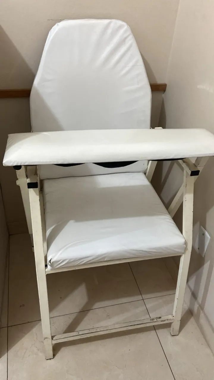 Três Poltronas de Coleta Laboratorial - Foto 2