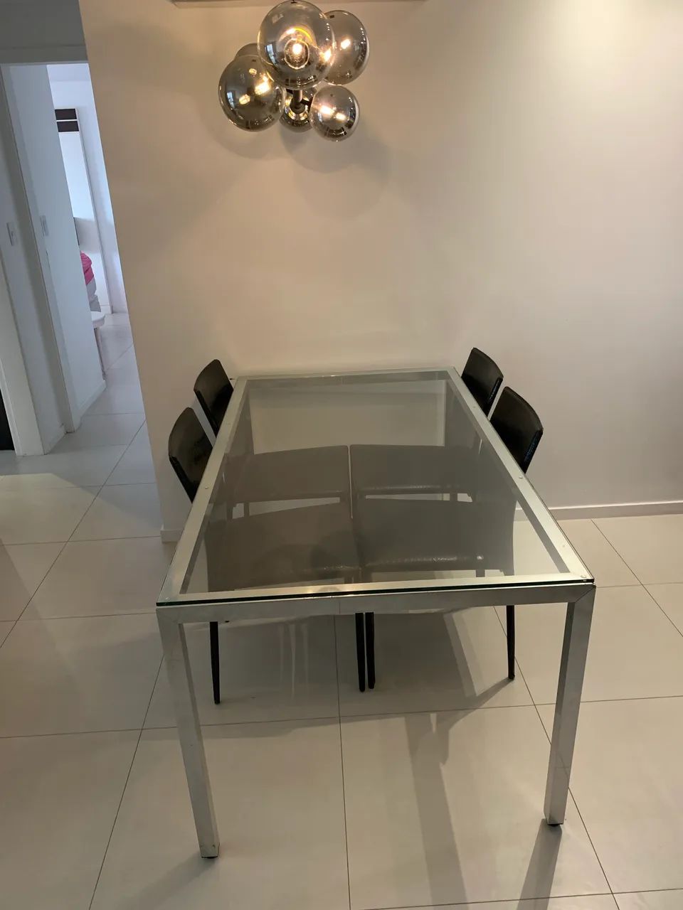 Mesa com 4 cadeiras 